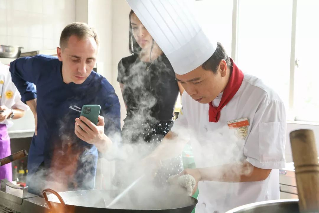 厨师学校周末培训费用_厨师培训有没有周末学的_暑假厨师培训班多少钱
